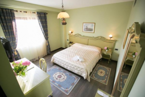 Гостиница Hotel Victoria Tirana  Тирана